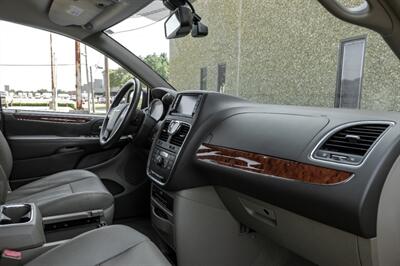 2014 Chrysler Town & Country Touring-L   - Photo 15 - Dallas, TX 75220