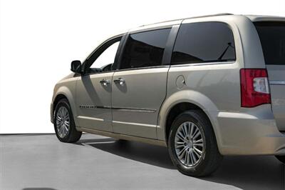 2014 Chrysler Town & Country Touring-L   - Photo 13 - Dallas, TX 75220