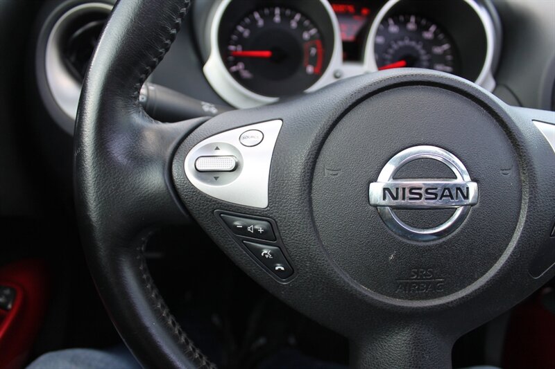 2015 Nissan JUKE SV photo