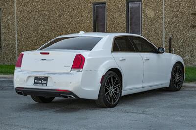 2016 Chrysler 300 Series Limited   - Photo 9 - Dallas, TX 75220