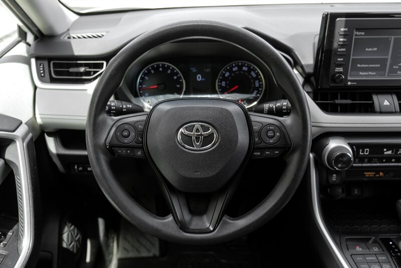 2020 Toyota RAV4 XLE photo
