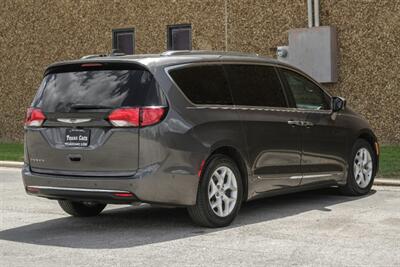 2020 Chrysler Pacifica Touring L Plus   - Photo 10 - Dallas, TX 75220