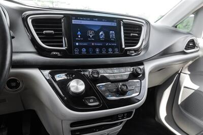 2020 Chrysler Pacifica Touring L Plus   - Photo 26 - Dallas, TX 75220