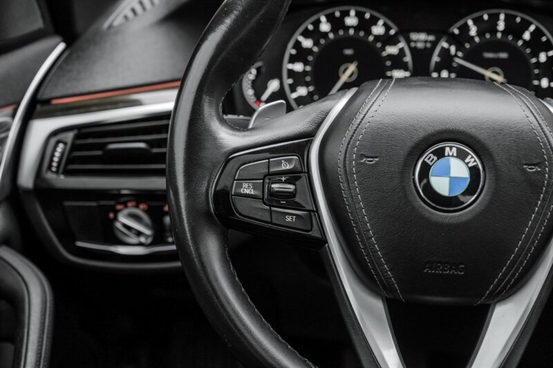 2019 BMW 5-Series 530i photo