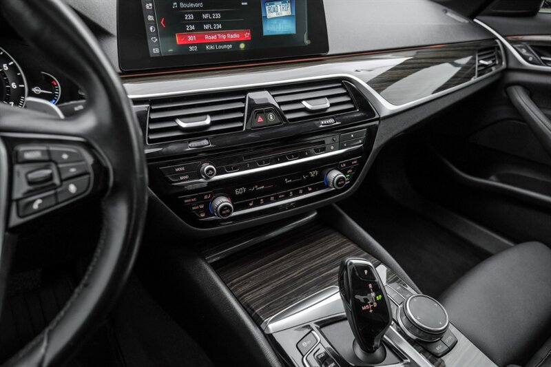 2019 BMW 5-Series 530i photo