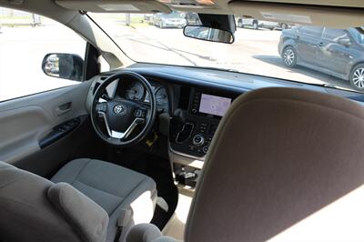 2020 Toyota Sienna L 7 Passenger   - Photo 34 - Dallas, TX 75220