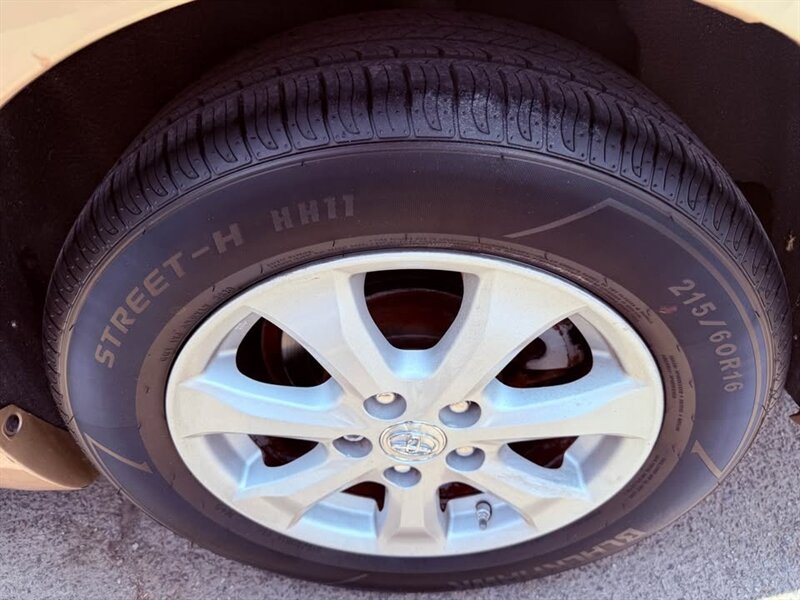 2010 Toyota Camry LE V6 - Photo 16 - Burbank, CA 91505