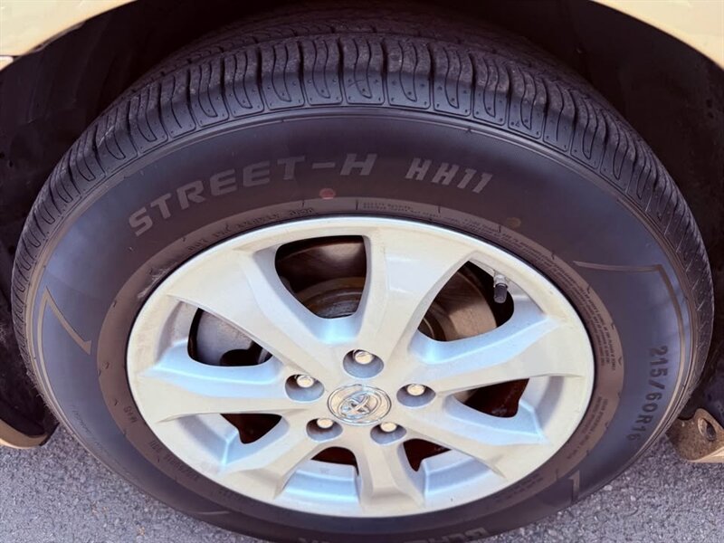 2010 Toyota Camry LE V6 - Photo 17 - Burbank, CA 91505