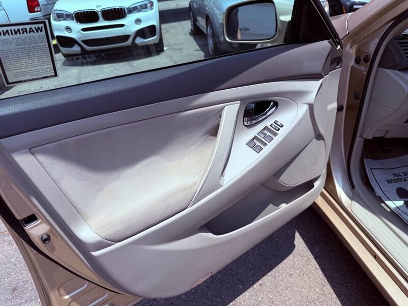 2010 Toyota Camry LE V6 - Photo 10 - Burbank, CA 91505