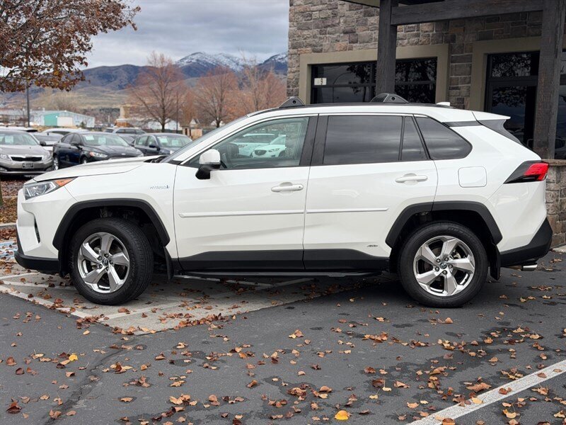 2021 Toyota RAV4 Hybrid XLE Premium  