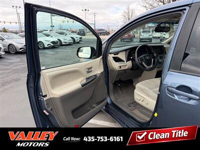 2017 Toyota Sienna LE 8-Passenger - Photo 10 - North Logan, UT 84341