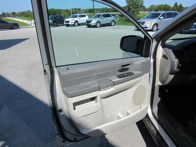 2008 Chrysler Town and Country LX   - Photo 10 - Oostburg, WI 53070