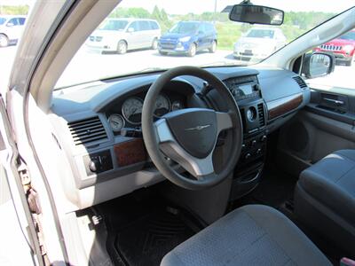 2008 Chrysler Town and Country LX   - Photo 11 - Oostburg, WI 53070