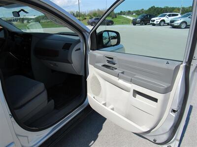 2008 Chrysler Town and Country LX   - Photo 15 - Oostburg, WI 53070