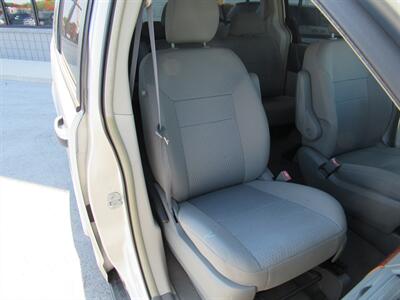 2008 Chrysler Town and Country LX   - Photo 16 - Oostburg, WI 53070
