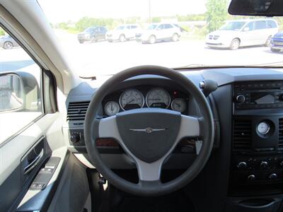 2008 Chrysler Town and Country LX   - Photo 13 - Oostburg, WI 53070