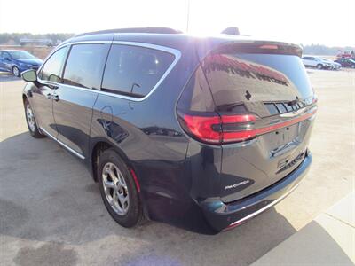 2022 Chrysler Pacifica Limited   - Photo 8 - Oostburg, WI 53070