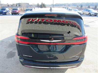 2022 Chrysler Pacifica Limited   - Photo 6 - Oostburg, WI 53070