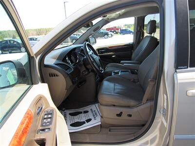 2012 Chrysler Town and Country Touring   - Photo 10 - Oostburg, WI 53070