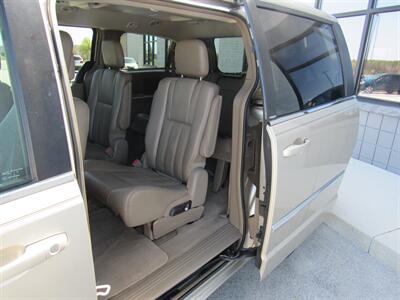 2012 Chrysler Town and Country Touring   - Photo 11 - Oostburg, WI 53070