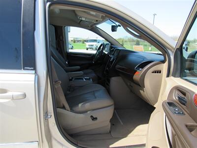 2012 Chrysler Town and Country Touring   - Photo 16 - Oostburg, WI 53070
