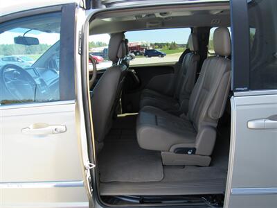 2012 Chrysler Town and Country Touring   - Photo 12 - Oostburg, WI 53070