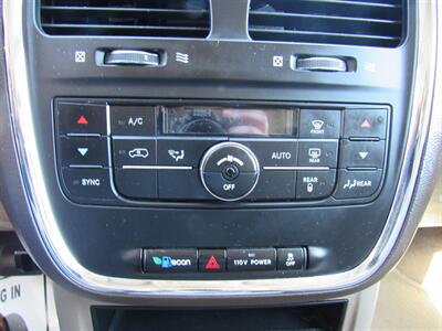 2012 Chrysler Town and Country Touring   - Photo 23 - Oostburg, WI 53070
