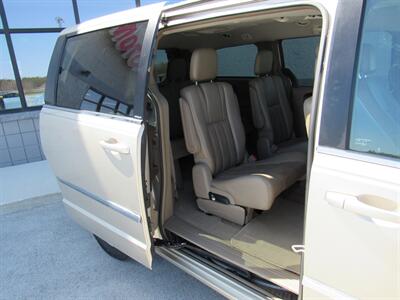 2012 Chrysler Town and Country Touring   - Photo 13 - Oostburg, WI 53070