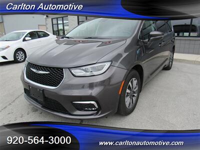 2022 Chrysler Pacifica Hybrid Touring L   - Photo 1 - Oostburg, WI 53070