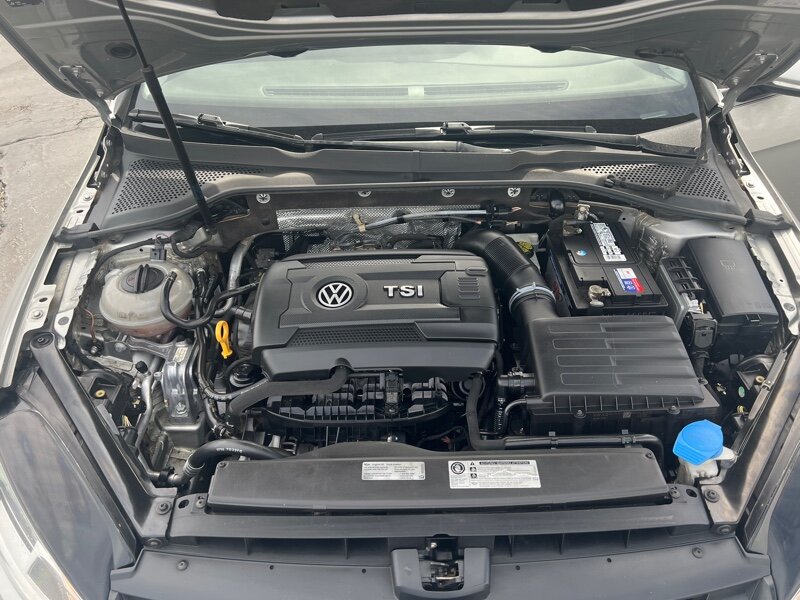 2016 Volkswagen Golf TSI S photo