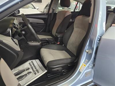 2011 Chevrolet Cruze LS   - Photo 8 - Hamilton, OH 45015