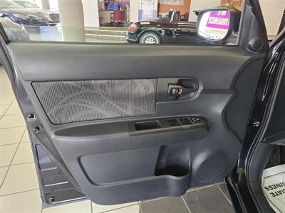 2015 Scion xB Base 4DR WAGON   - Photo 8 - Hamilton, OH 45015