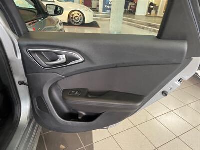 2015 Chrysler 200 Series Limited 4DR SEDAN   - Photo 23 - Hamilton, OH 45015