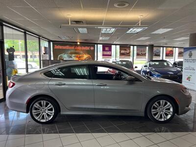 2015 Chrysler 200 Series Limited 4DR SEDAN   - Photo 5 - Hamilton, OH 45015