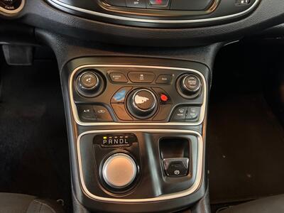 2015 Chrysler 200 Series Limited 4DR SEDAN   - Photo 17 - Hamilton, OH 45015