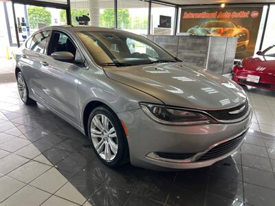 2015 Chrysler 200 Series Limited 4DR SEDAN   - Photo 4 - Hamilton, OH 45015