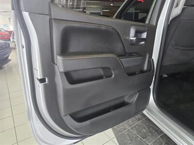 2017 Chevrolet Silverado 1500 LT   - Photo 10 - Hamilton, OH 45015