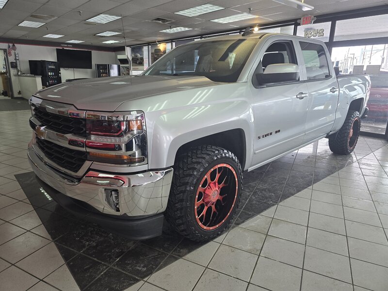 2017 Chevrolet Silverado 1500 LT   - Photo 1 - Hamilton, OH 45015
