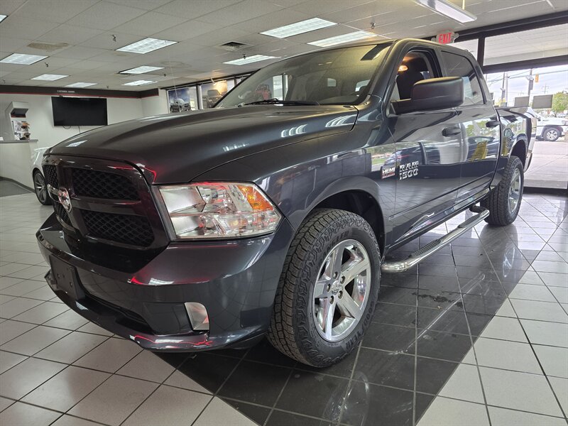 2017 RAM 1500 Express-CREW CAB-4X4-HEMI  