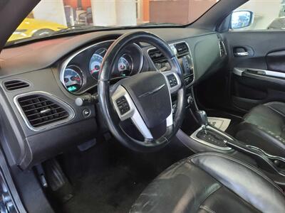 2011 Chrysler 200 Series Limited 2DR CONVERTIBLE   - Photo 9 - Hamilton, OH 45015