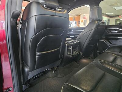 2019 RAM 1500 Laramie CREW CAB 4X4   - Photo 9 - Hamilton, OH 45015
