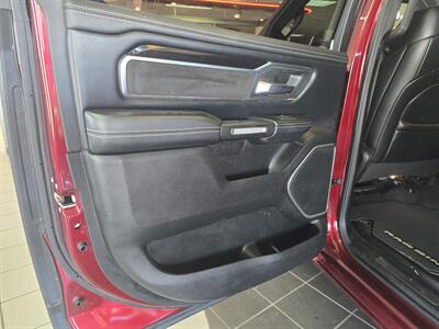 2019 RAM 1500 Laramie CREW CAB 4X4   - Photo 10 - Hamilton, OH 45015