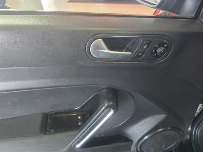2018 Volkswagen Beetle-Classic 2.0T S 2DR HATCHBACK   - Photo 15 - Hamilton, OH 45015