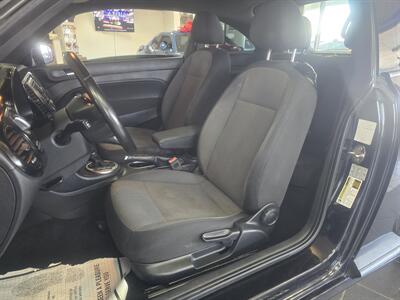 2018 Volkswagen Beetle-Classic 2.0T S 2DR HATCHBACK   - Photo 9 - Hamilton, OH 45015