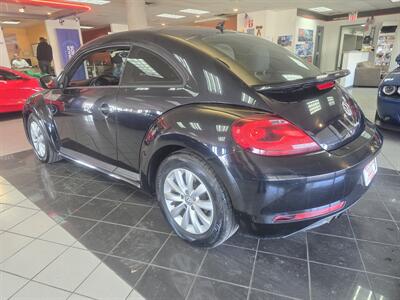 2018 Volkswagen Beetle-Classic 2.0T S 2DR HATCHBACK   - Photo 6 - Hamilton, OH 45015