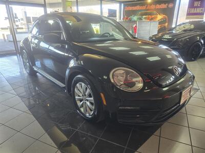 2018 Volkswagen Beetle-Classic 2.0T S 2DR HATCHBACK   - Photo 3 - Hamilton, OH 45015