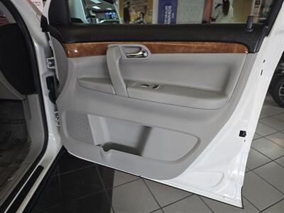 2010 Saturn Outlook XR-L 4DR SUV AWD   - Photo 15 - Hamilton, OH 45015