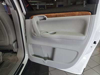 2010 Saturn Outlook XR-L 4DR SUV AWD   - Photo 18 - Hamilton, OH 45015