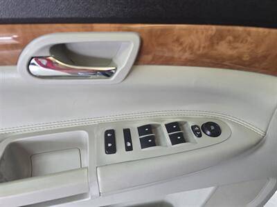 2010 Saturn Outlook XR-L 4DR SUV AWD   - Photo 21 - Hamilton, OH 45015