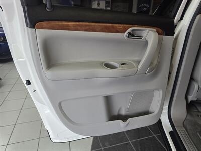 2010 Saturn Outlook XR-L 4DR SUV AWD   - Photo 10 - Hamilton, OH 45015